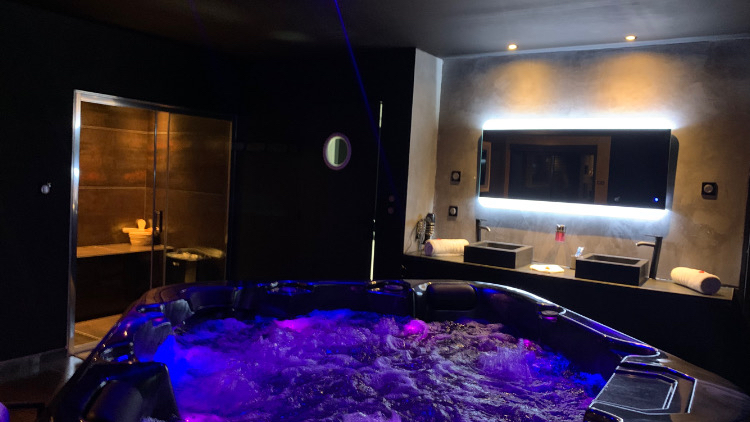 Spalace : Chambres d’hôtes luxe avec sauna/jacuzzi, Love Room week-end en amoureux, proche Lille, Nord, Hauts-de-France Spalace : Chambres d’hôtes luxe avec sauna/jacuzzi, Love Room week-end en amoureux, proche Lille, Nord, Hauts-de-France