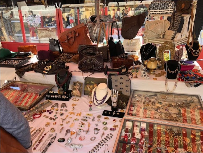 Dépôt vente – Sindy Luxe Vintage – Débarras gratuit Nice Dépôt vente – Sindy Luxe Vintage – Débarras gratuit Nice