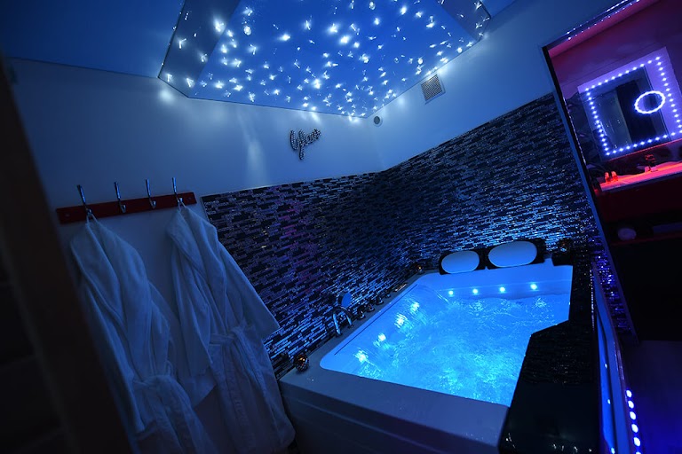Glam’appart Spa: Appartement privatif avec jacuzzi séjour romantique (Dijon, Bourgogne) Glam’appart Spa: Appartement privatif avec jacuzzi séjour romantique (Dijon, Bourgogne)