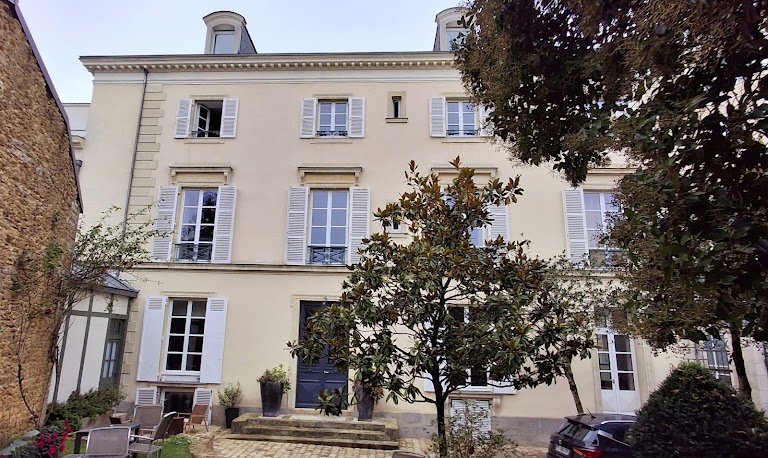 L’HOTEL PARTICULIER – LE MANS L’HOTEL PARTICULIER – LE MANS