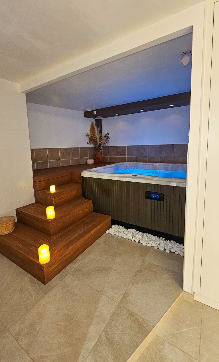 Brahma SPA | Massages traditionnels de bien-être | Jacuzzi & Hammam privatifs | Soins en duo Brahma SPA | Massages traditionnels de bien-être | Jacuzzi & Hammam privatifs | Soins en duo