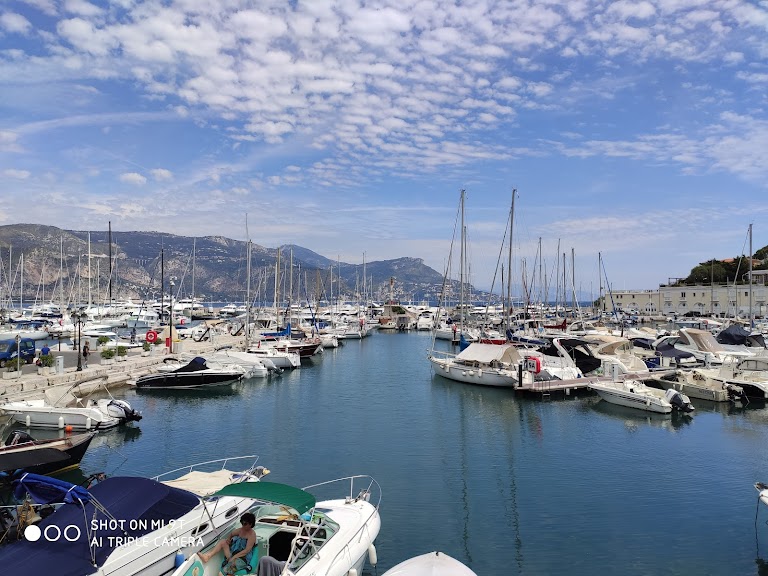 Plage naturiste du Phare (prudence baignade) Plage naturiste du Phare (prudence baignade)