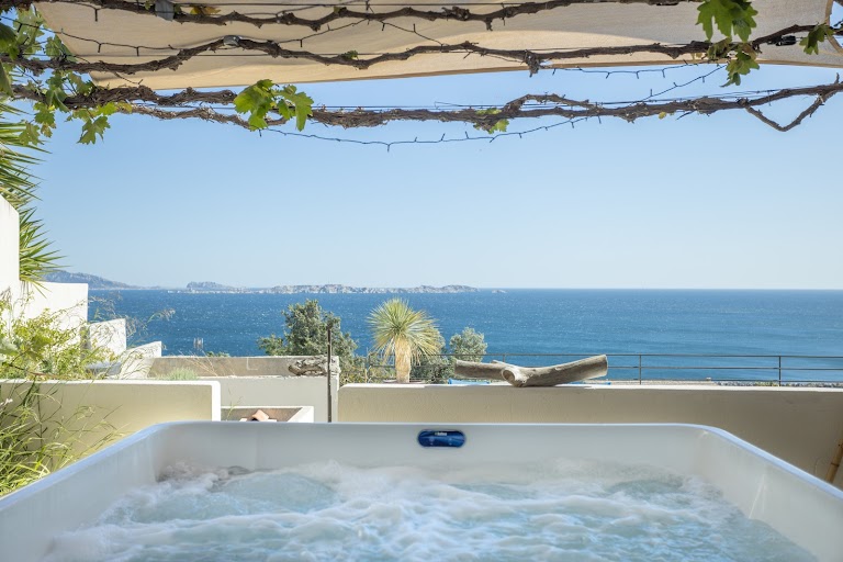 LES SUITES LOVE SPA VUE MER PISCINE LES SUITES LOVE SPA VUE MER PISCINE