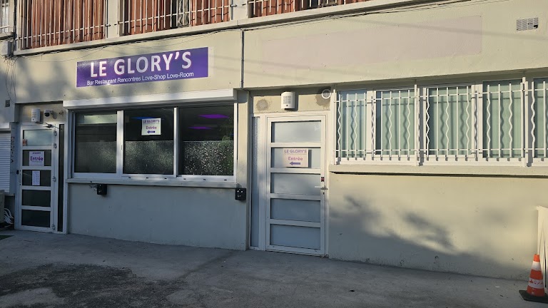 Le Glory’s – Bar Gloryholes, Labyrinthe, Ciné, Cabines, Loveshop, rencontres Le Glory’s – Bar Gloryholes, Labyrinthe, Ciné, Cabines, Loveshop, rencontres