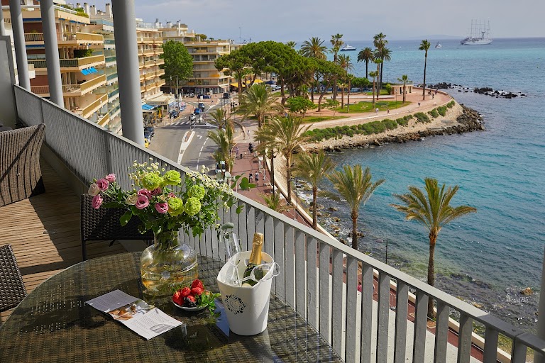 ROYAL ANTIBES ROYAL ANTIBES