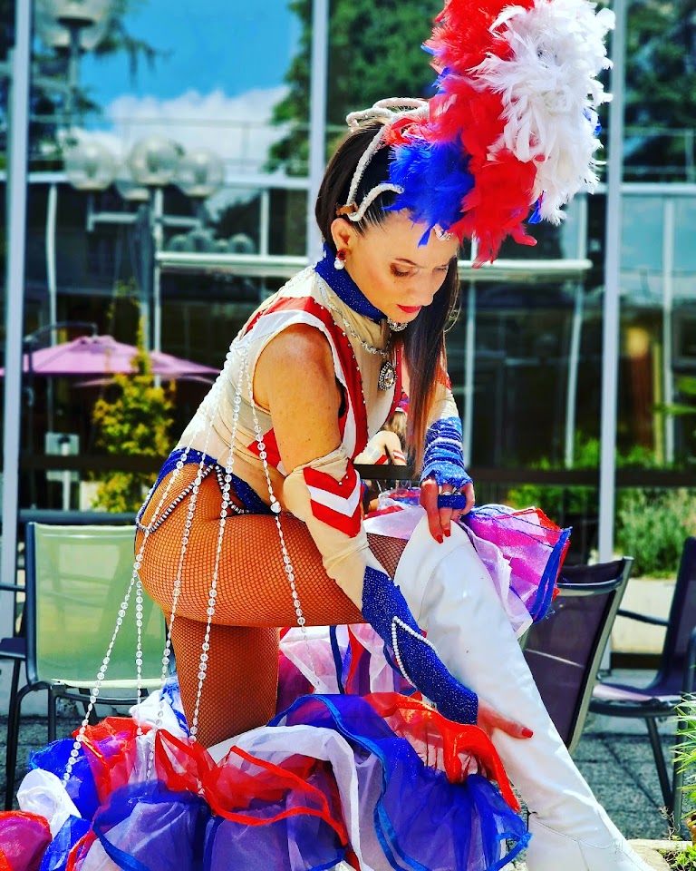 Miss kenia chanteuse cabaret tous publics Miss kenia chanteuse cabaret tous publics