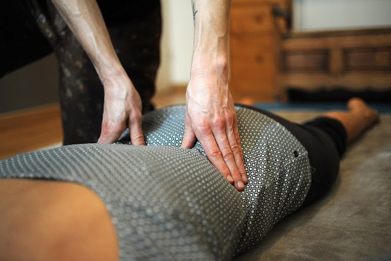 Thaï & Huiles : Massages de bien-être et Sophro-Relaxation Thaï & Huiles : Massages de bien-être et Sophro-Relaxation