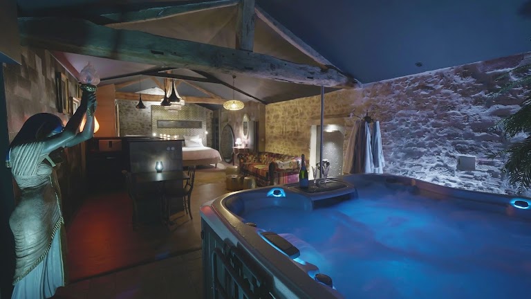 Chambre l’Absolu – Love Room Vendée avec spa privatif Chambre l’Absolu – Love Room Vendée avec spa privatif