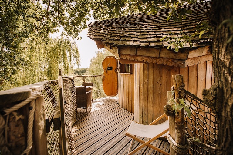 La Chouette Cabane. Cabanes perchées et roulotte chauffées et isolées La Chouette Cabane. Cabanes perchées et roulotte chauffées et isolées
