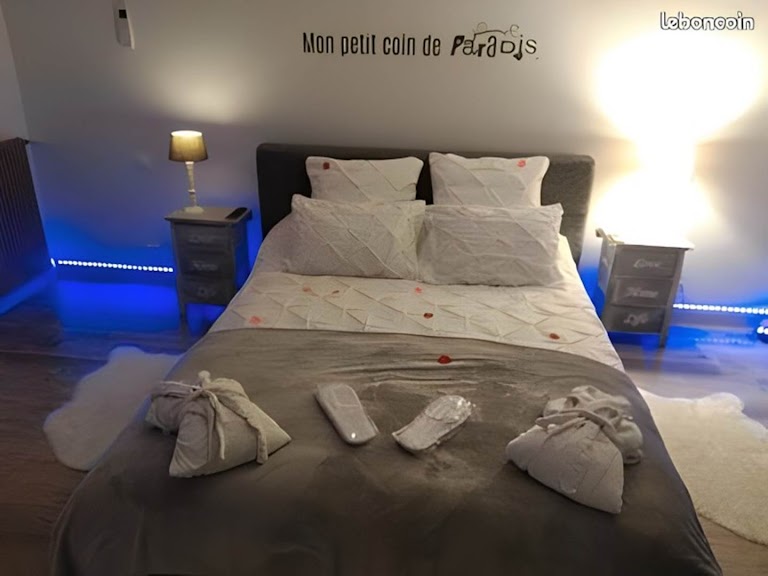 Écrin d’Amour : Suite SPA Privatif Périgord Noir. Nuit insolite jacuzzi près Beynac. Idéal couple. Écrin d’Amour : Suite SPA Privatif Périgord Noir. Nuit insolite jacuzzi près Beynac. Idéal couple.