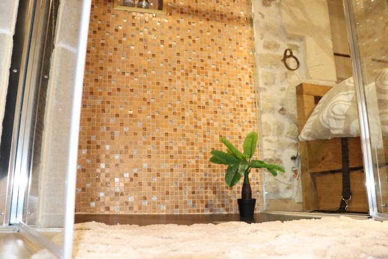 La Tour Secrète : Love room romantique, atypique, spa et sauna, escapade en couple, Aude, Occitanie La Tour Secrète : Love room romantique, atypique, spa et sauna, escapade en couple, Aude, Occitanie