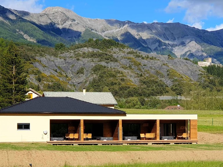 Charda Spa – Love Rooms & Chambres d’Hôtes avec jacuzzi, massage, près du Lac de Serre-Ponçon, Alpes-de-Haute-Provence Charda Spa – Love Rooms & Chambres d’Hôtes avec jacuzzi, massage, près du Lac de Serre-Ponçon, Alpes-de-Haute-Provence