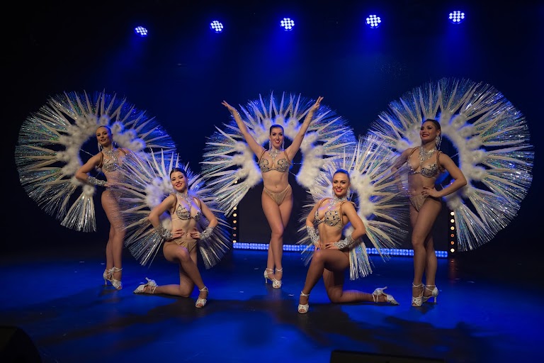 Compagnie Lotus Bleu – Cabaret et déambulations artistiques Compagnie Lotus Bleu – Cabaret et déambulations artistiques