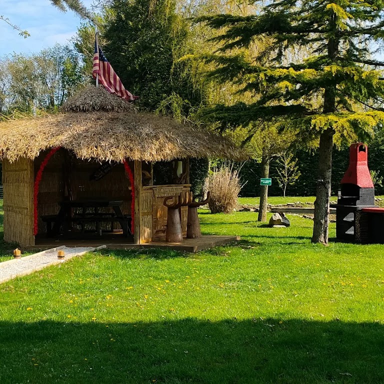 Le Quart d’Heure Américain: Loft de charme avec jacuzzi privatif et parc privé, Love Room Le Quart d’Heure Américain: Loft de charme avec jacuzzi privatif et parc privé, Love Room