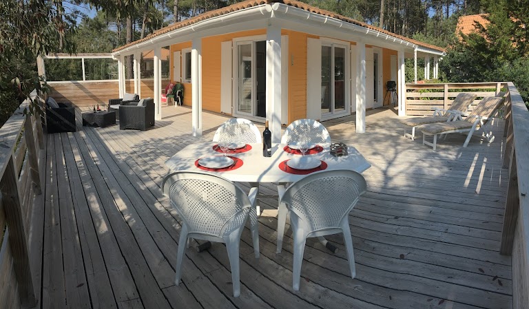 Chalet orange naturiste la Jenny Chalet orange naturiste la Jenny