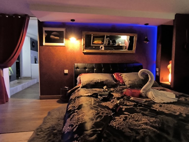 Love room Le Boudoir de Cormelles, Caen, Normandie Love room Le Boudoir de Cormelles, Caen, Normandie