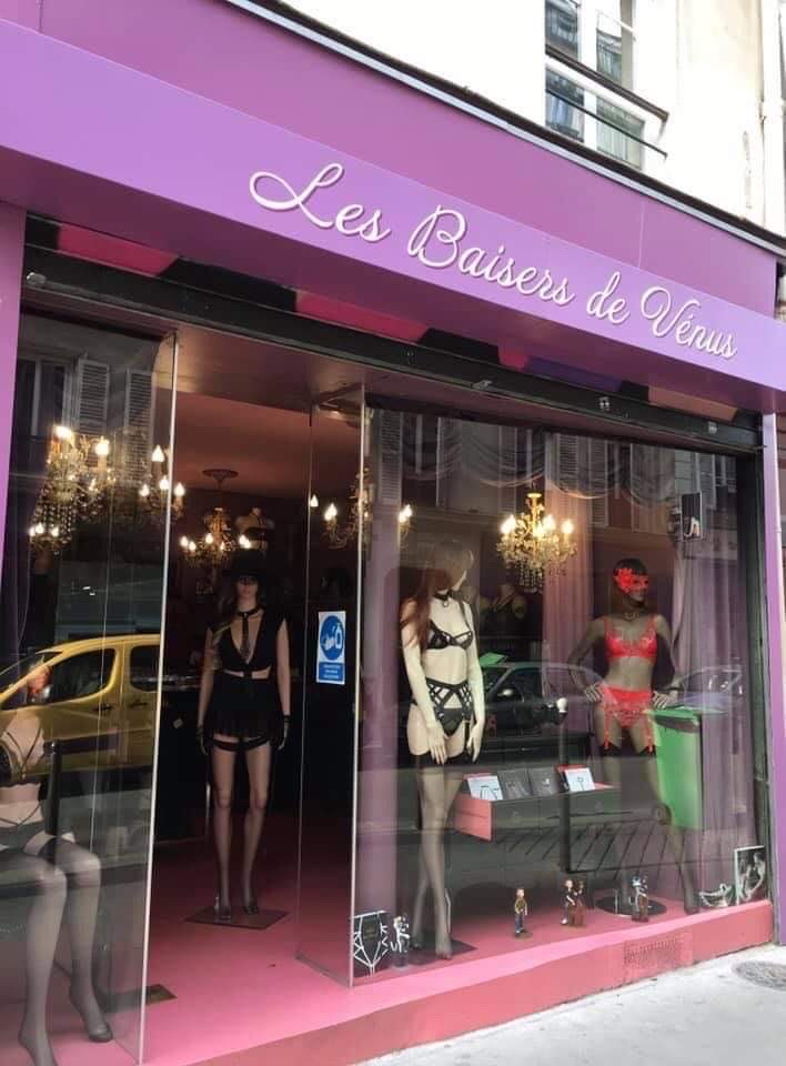 Les Baisers de Vénus – Lingerie sexy chic & Vêtements pour des soirées festives et extravagantes Les Baisers de Vénus – Lingerie sexy chic & Vêtements pour des soirées festives et extravagantes