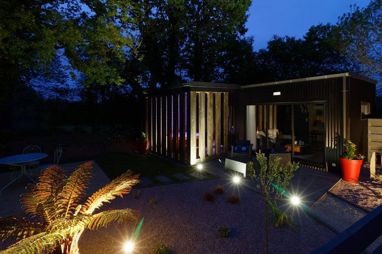 La Douce escapade Loft & Spa : Location loft tout confort moderne avec chambre, jardin minéral, terrasse, spa privatif et parking clos à Sizun dans le Finistère en Bretagne | Séjour et week-end insolite en amoureux La Douce escapade Loft & Spa : Location loft tout confort moderne avec chambre, jardin minéral, terrasse, spa privatif et parking clos à Sizun dans le Finistère en Bretagne | Séjour et week-end insolite en amoureux