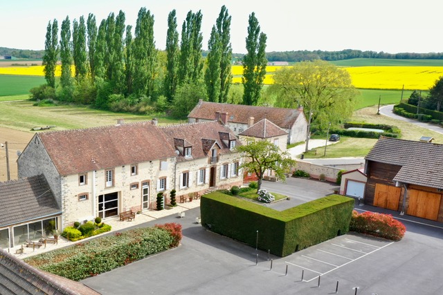 La Ferme Briarde – Hôtel : suites avec jacuzzi privatif La Ferme Briarde – Hôtel : suites avec jacuzzi privatif