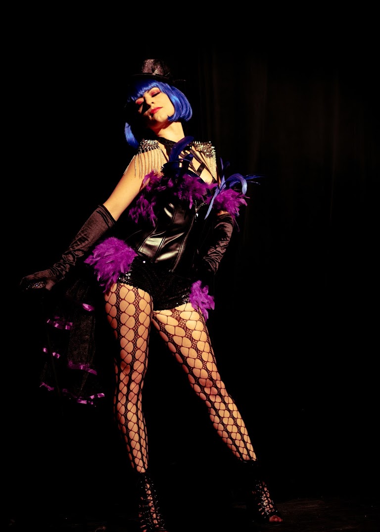 LA FOURMI ROUGE Cabaret-spectacles LA FOURMI ROUGE Cabaret-spectacles