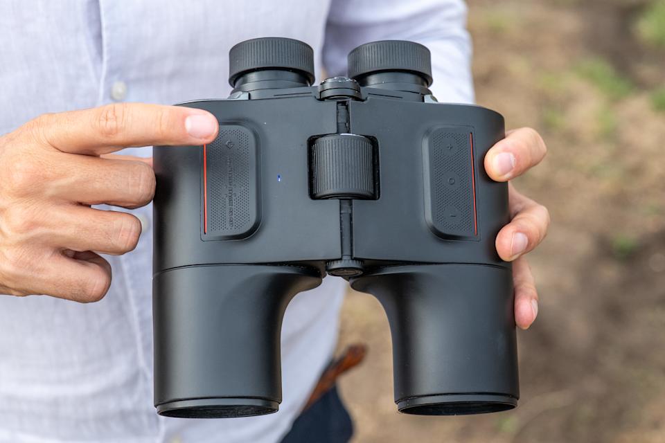 Unistellar’s smart binoculars can tell you which mountain you’re looking at Unistellar’s smart binoculars can tell you which mountain you’re looking at