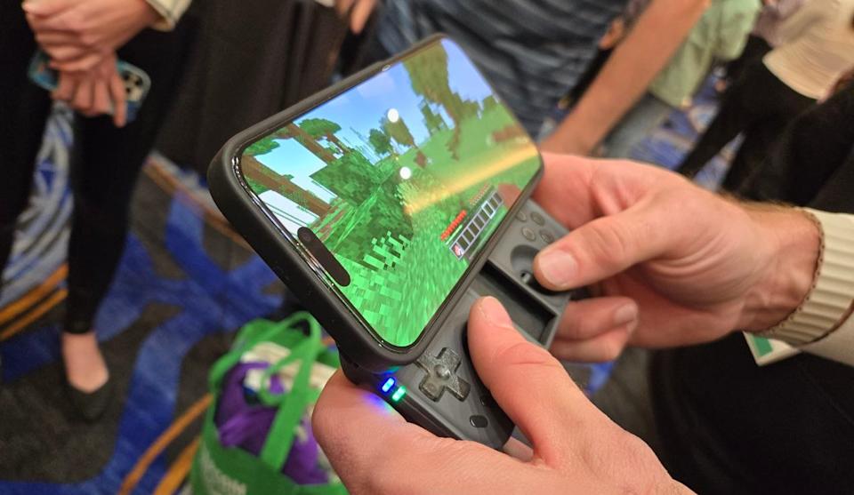 I adore this clever mobile gamepad with Hall effect sticks and a snap-up design I adore this clever mobile gamepad with Hall effect sticks and a snap-up design