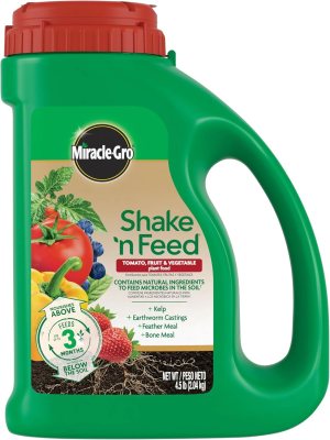 Miracle-Gro Shake ‘N Feed Tomato, Fruit and Vegetable Plant Food, For In-Ground and Container Plants, Feeds up to 3 Months, 4.5 lbs.