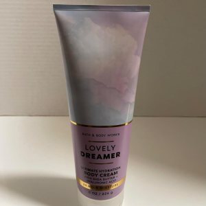 Lovely Dreamer (Shea butter, Hyaluronic Acid) Ultimate Hydration 24 hour moisture Body Cream (8.0oz)