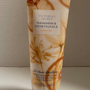Mandarin & Honeysuckle Natural Beauty Hydrating Body Lotion (8oz) 24 hour moisture.