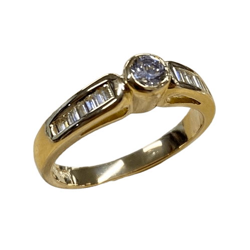 Ladies 18ct Gold 16 Stone Diamond Ring. Single Round Brilliant Cut Rub Over Set, 15 Baguette Cut Diamonds Channel Set In Swept Up Shoulders. TDW 0.50ct. Size K/5.5, With Valuation Certificate – (NG 104625)