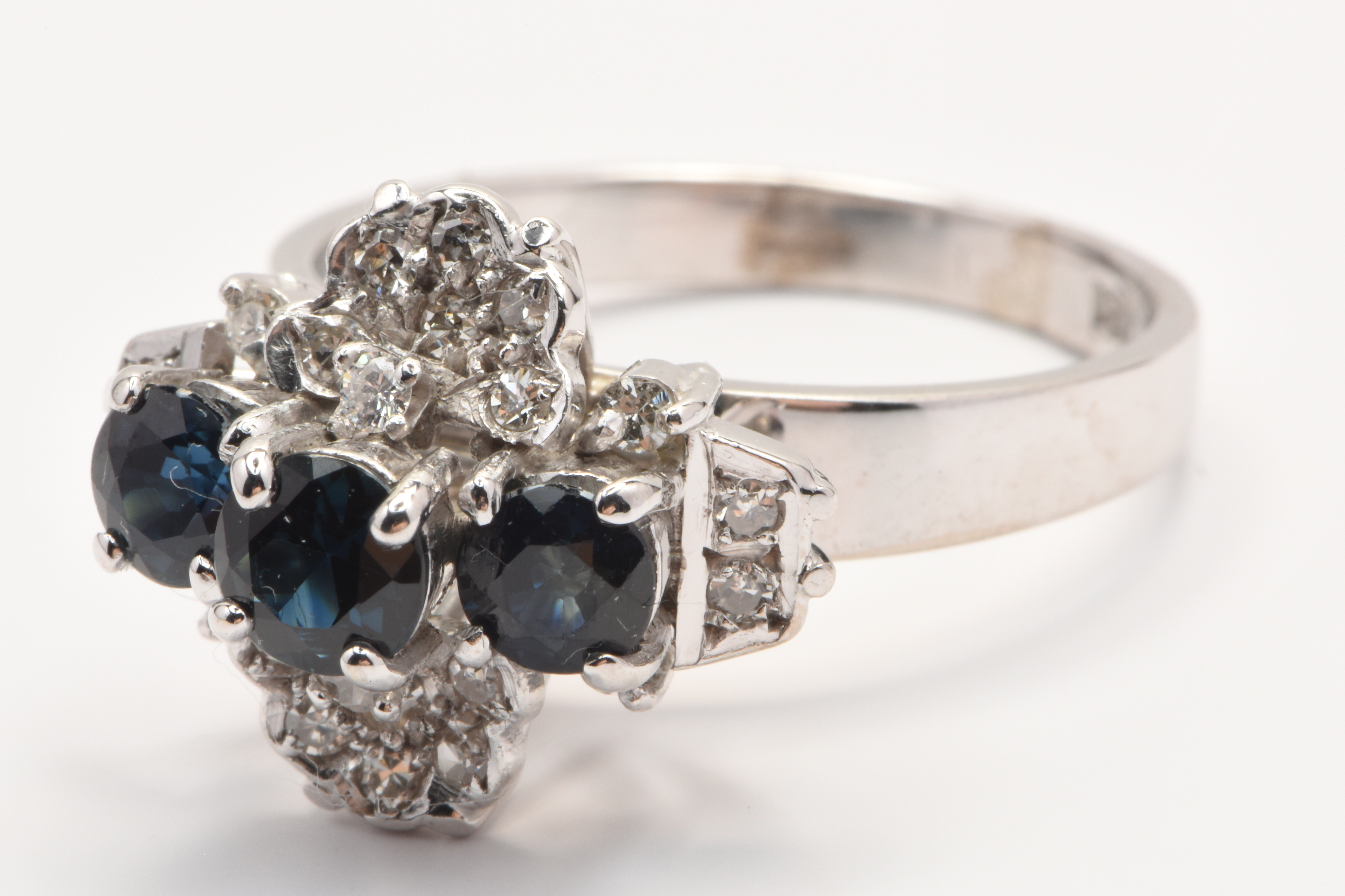 Ladies 14ct White Gold Sapphire And Diamond Ring 1.35ct Sapphire, 0.27ct Diamonds Size Q