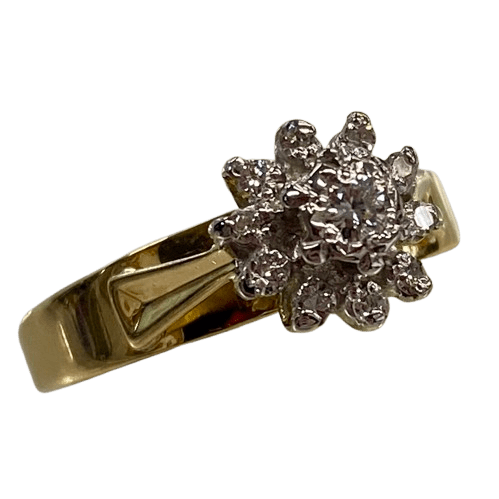 Ladies 18ct Yellow & White Gold Diamond Cluster Ring. Single Round 0.06ct Brilliant Cut White Gold Claw Set Diamond, With 10 Round Brilliant Cut White Gold Illusion Grain Set Diamonds. TDW 0.16ct. Size L&1/2 . With Valuation Certificate.