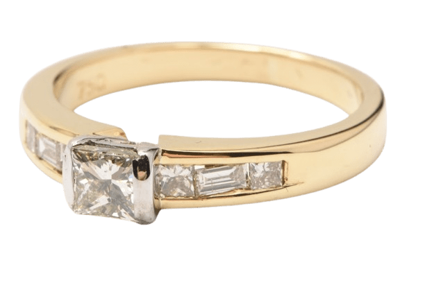 Ladies 18ct Yellow & White Gold Princess Cut Diamond Ring 0.80ct TDW L With Valuation (MR)