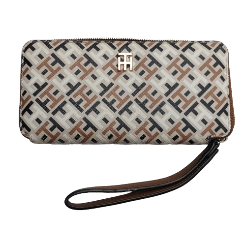 Ladies Tommy Hilfiger Zip Wallet BW8, Good Condition Some Scuffing To Logo, Black/Coffee/Cream (NA 1365665) Ladies Tommy Hilfiger Zip Wallet BW8, Good Condition Some Scuffing To Logo, Black/Coffee/Cream (NA 1365665)