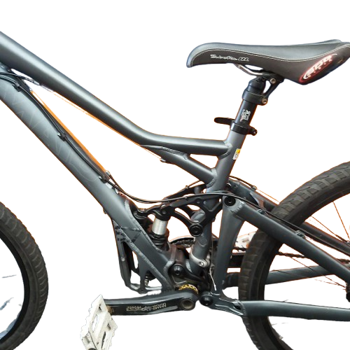 **LOCAL PICK UP ONLY** Giant Bike, 26in Wheels, 16in Frame, Grey, Very Good Condition **LOCAL PICK UP ONLY**