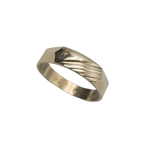 9ct Yellow Gold Men’s Signet Ring – 4.0g – Engraved Face with Geometric Design – Diamond Accent – Size U