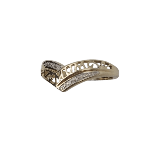 Ladies 9ct Yellow Gold Chevron Ring – 2.15g – Filigree ‘MUM’ Design – Size O