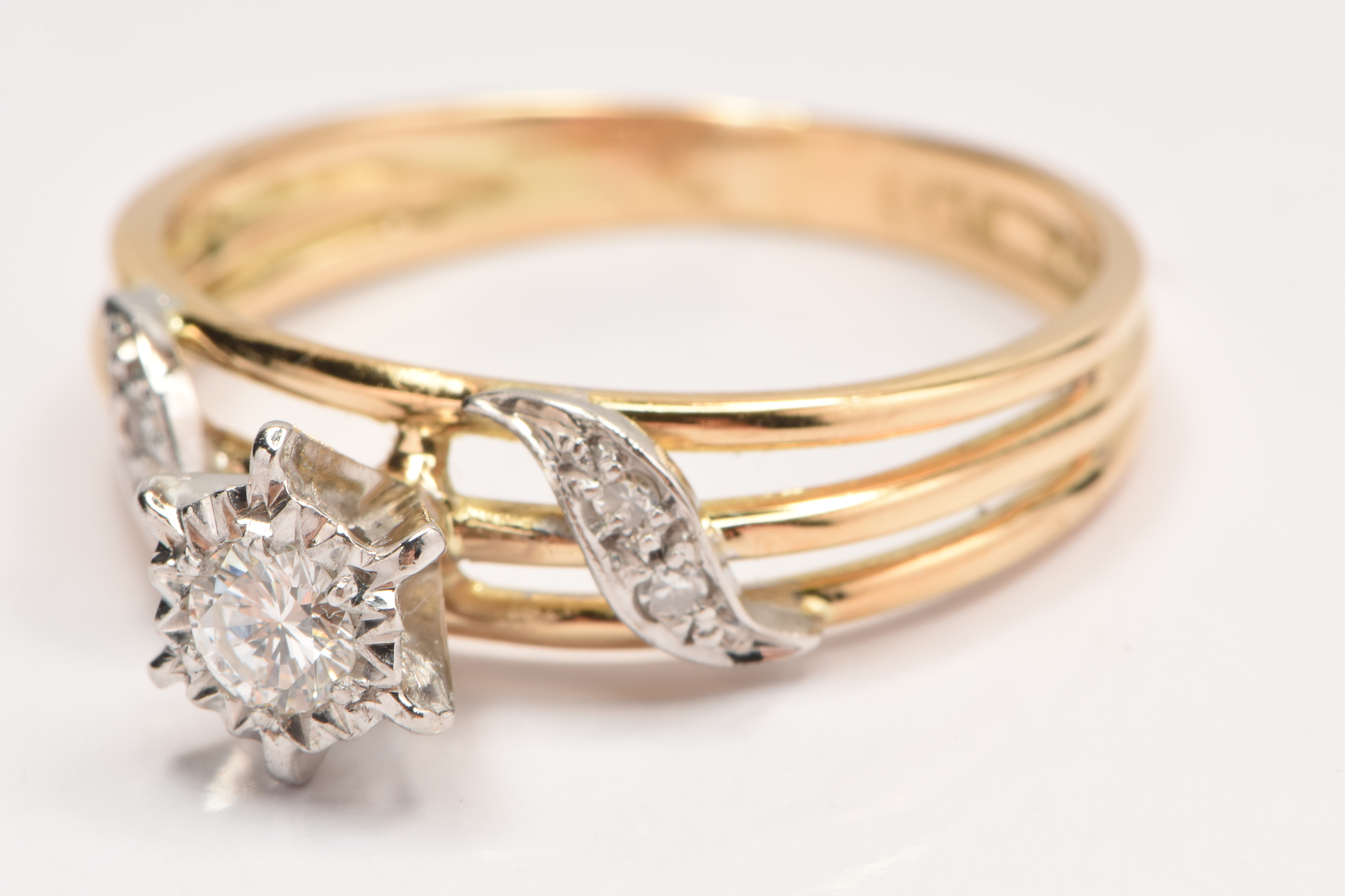 Ladies 18ct Yellow & White Gold Diamond Ring 2.9 Grams With Valuation