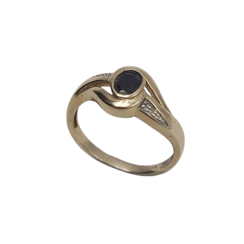 9ct Yellow Gold Sapphire and Diamond Twist Design Ring – 0.25ct Oval Dark Blue/Black Sapphire & 2x 0.01ct Diamonds – Size 8