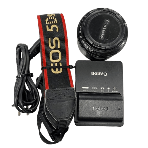 Canon 5DS EOS DSLR Camera. With Standard Lens, Extra Battery and Charger and Carry Strap (NG1348308)