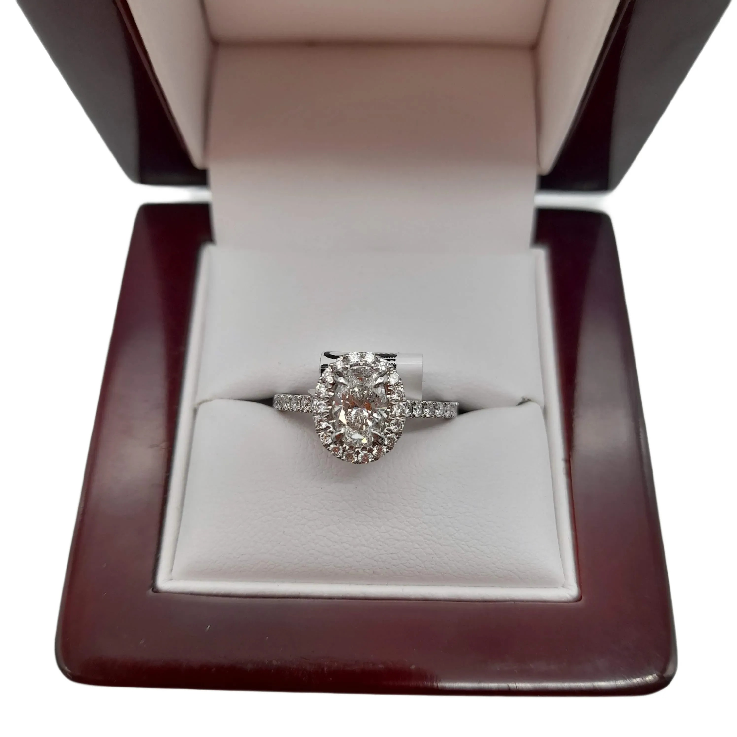 Ladies 18ct White Gold Diamond Ring with 0.71ct Lab Grown Diamond and 32 Diamonds 3.2 Grams With Valuation