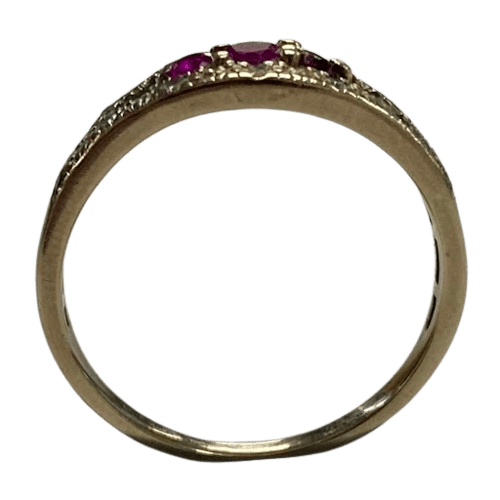 Ladies 9ct Gold Ring 2.3gms with Red Stones Size 7.5