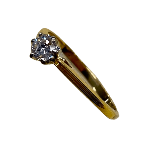 Ladies 18ct Yellow & White Gold Single Stone Diamond Ring. Round Brilliant Cut Diamond White Gold 6 Claw Set With Tapered Pierced Out Collet On Flat Yellow Gold Under Rail With Grooved Swept Up Shoulders. TDW 0.55ct. Size H/4.5, With Valuation Certificate (NG 63624)