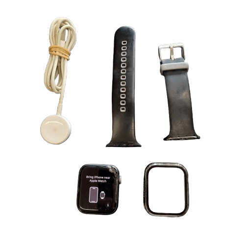 Apple Watch SE (2020) A2352, 44mm, GPS Only, Space Grey, Wear & Tear Scuffing, Chip Missing From Top Of Screen, With Charger, Screen Protector & Otterbox Strap (Damaged)