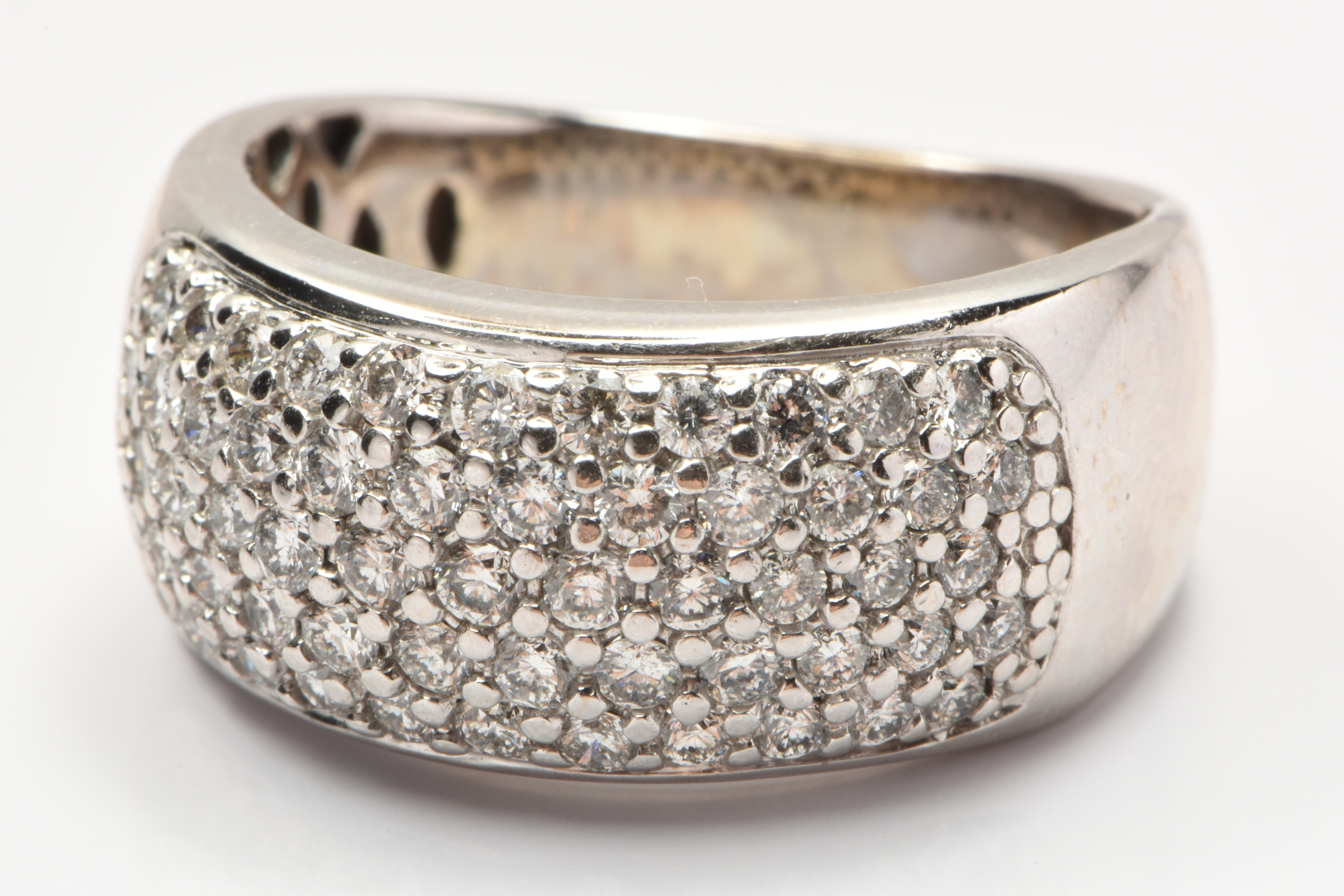 Ladies 18ct White Gold Diamond Ring with 57 Diamonds 1.00CT TDW 10.43 Grams with Valuation