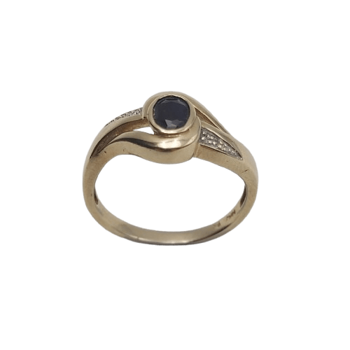 9ct Yellow Gold Sapphire and Diamond Twist Design Ring – 0.25ct Oval Dark Blue/Black Sapphire & 2x 0.01ct Diamonds – Size 8