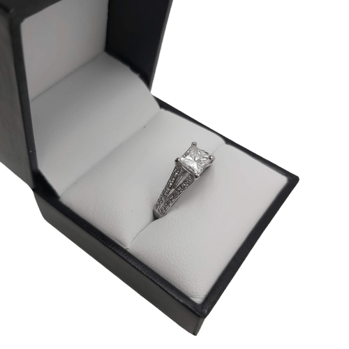 Ladies 18ct White Gold Engagement Ring Moissonite and Diamond Ring Valuation Included