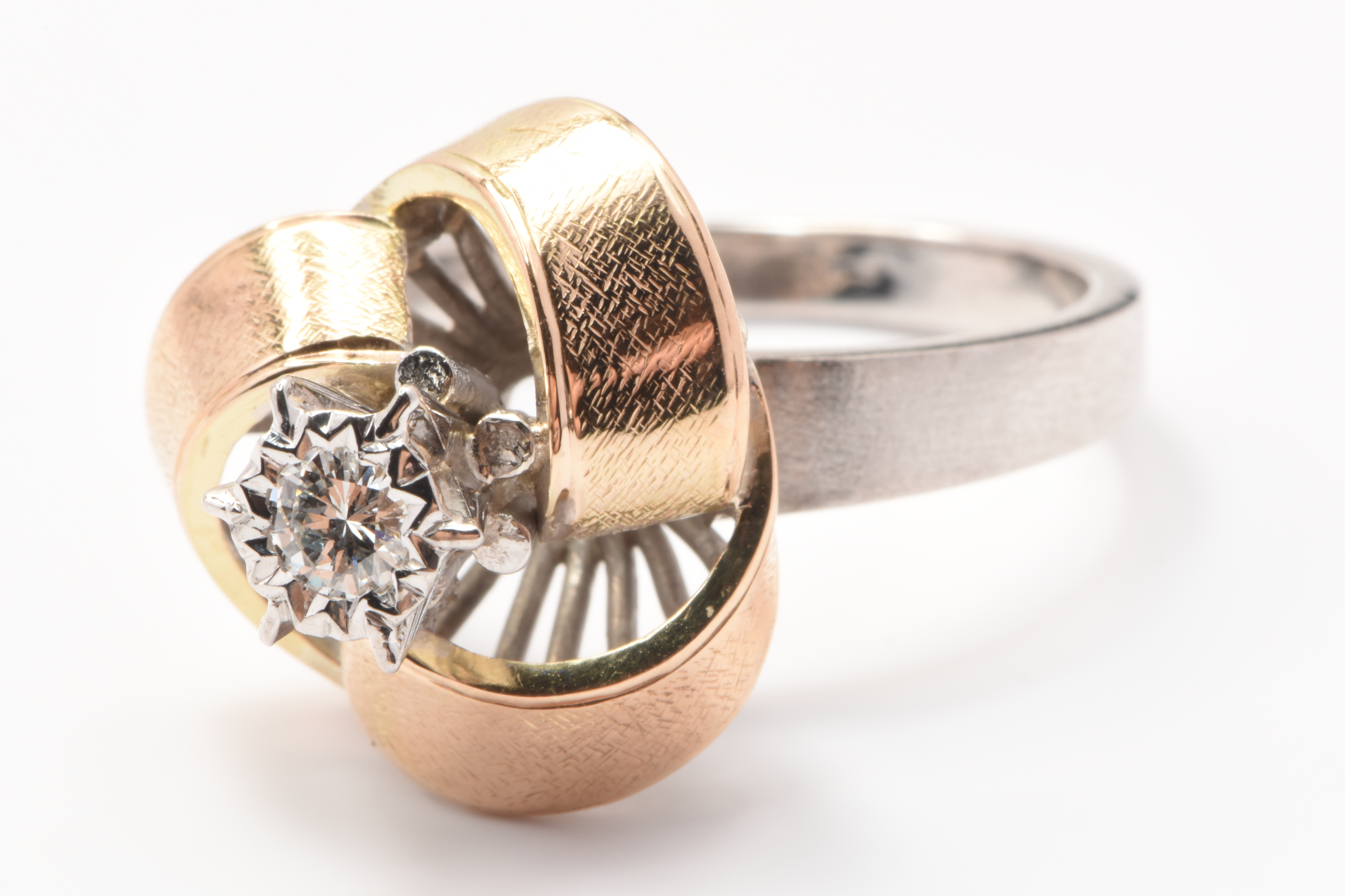 Ladies 18ct White & Yellow Gold Single Diamond Ring 0.15ct TDW K 1/2 5 1/2 With Valuation (WL 1316846)