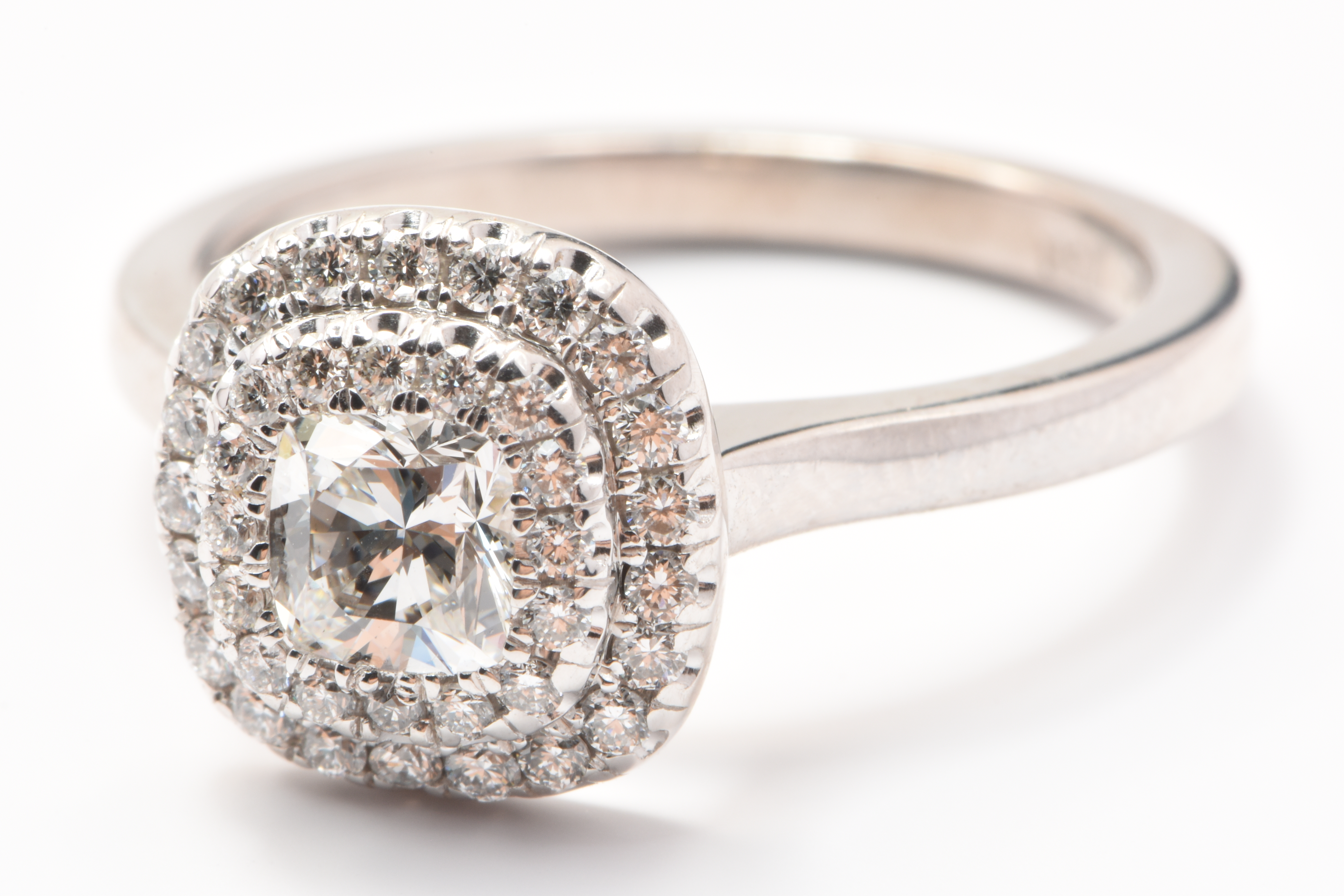 Ladies 18ct White Gold 38 Stone Diamond Cluster Ring 0.94ct TDW L 5 3/4 With Valuation – WL 1319291