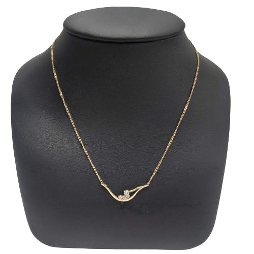 9ct Yellow Gold Fine Curb Necklace – 3.0g – 45cm Length – 1mm Width – Wave Pendant with 4 Diamonds (Approx. 3cm)